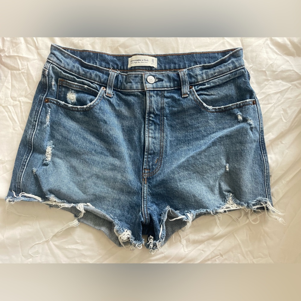 Abercrombie & Fitch Ultra High Rise Mom Short